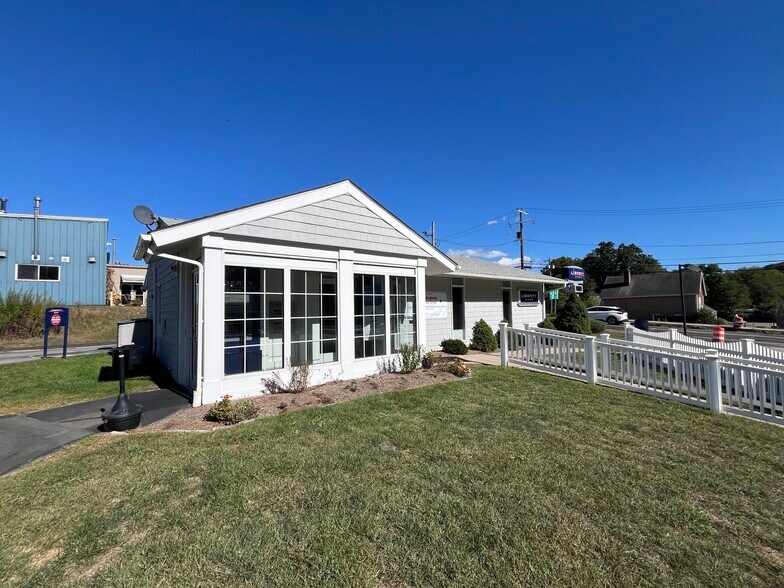 More Photos Of 116 Bridge Rd, Haddam Bank For Lease