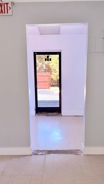 More Photos Of 109 S Hall St, Warrenton Loft Creative Space For Lease