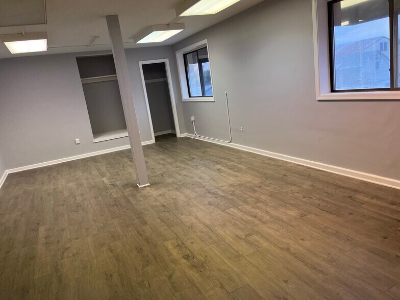 More Photos Of 7221 Little River Tpke, Annandale Freestanding For Sale