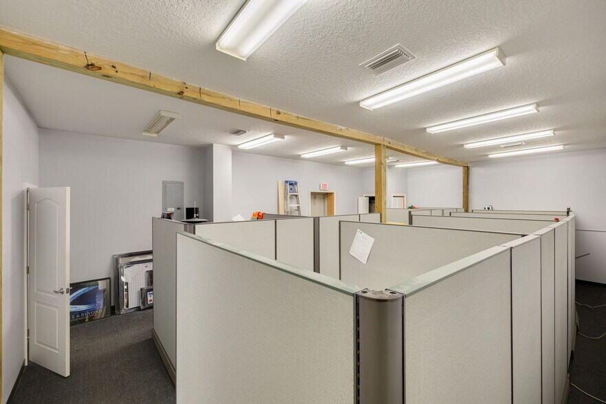 More Photos Of 9914 State Road 52, Hudson Warehouse For Sale