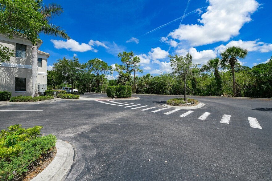 More Photos Of 5920 Pan American Blvd, North Port Medical For Lease