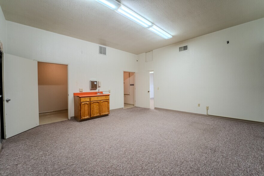 More Photos Of 1547 Starr Dr, Yuba City Office For Sale