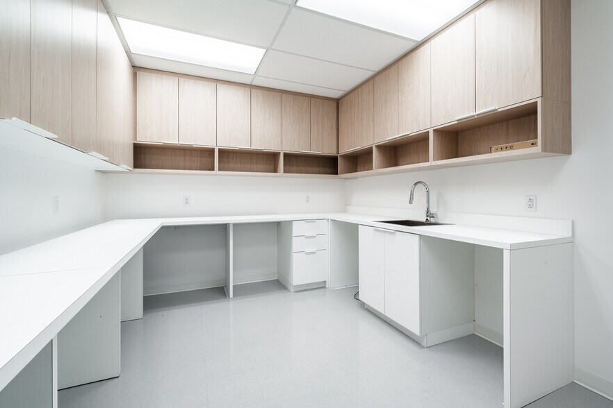More Photos Of 8000 Boul Décarie, Montréal Office For Lease