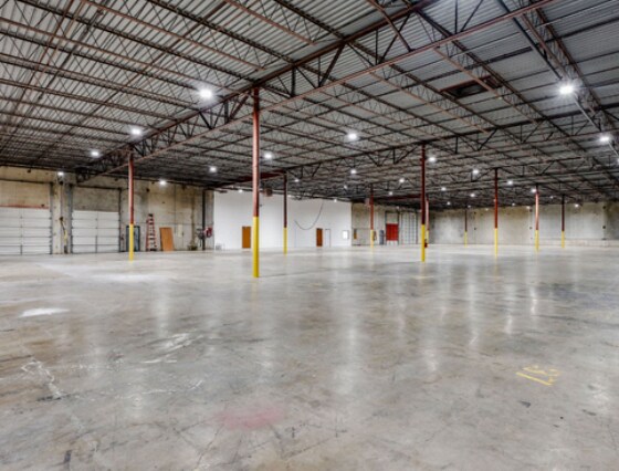 More Photos Of 2570 W Commerce St, Dallas Warehouse For Sale