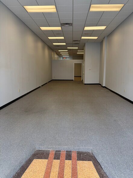 More Photos Of 736-740 Monmouth St, Newport Storefront Retail Residential For Lease