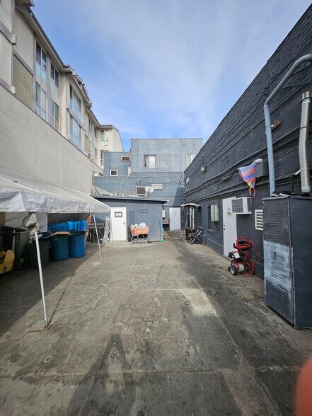 More Photos Of 2500 W Pico Blvd, Los Angeles Storefront Retail Residential For Sale