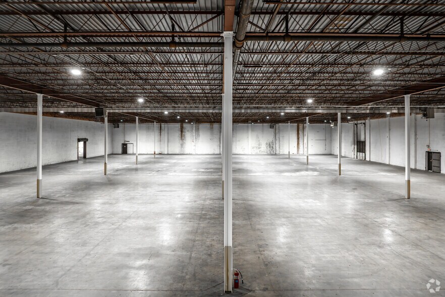 More Photos Of 4520 S Buckner Blvd, Dallas Manufacturing For Lease