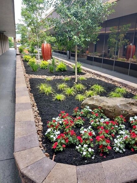 More Photos Of 2912 W Davis St, Conroe Loft Creative Space For Lease