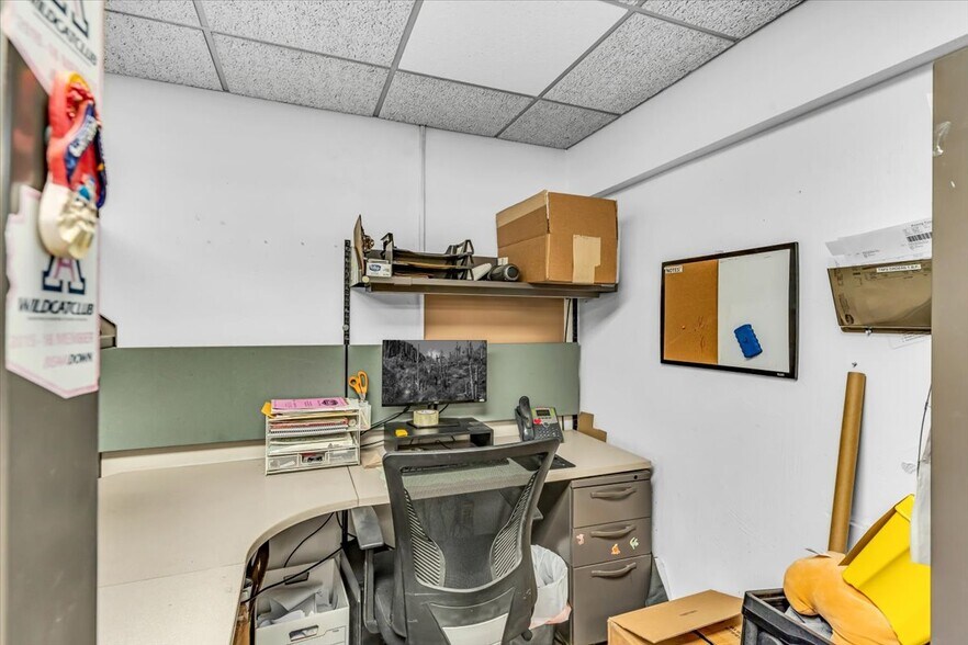 More Photos Of 1401 N Bailey Ln, Tucson Showroom For Sale