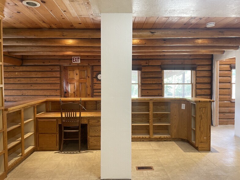 More Photos Of 115 Phillips St, Canyonville General Retail For Sale