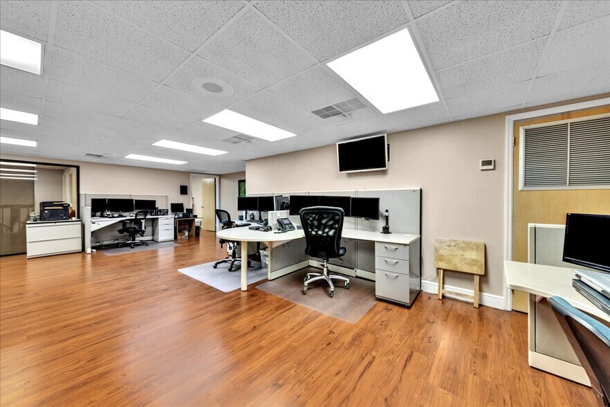 More Photos Of 6187 NW 167th St, Miami Lakes Office For Sale