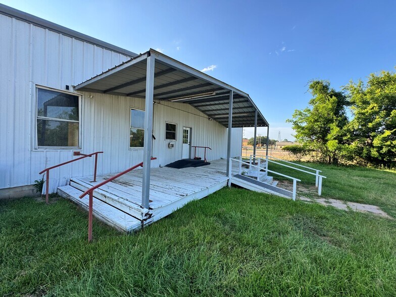More Photos Of 916 N Longview St, Kilgore Office For Sale