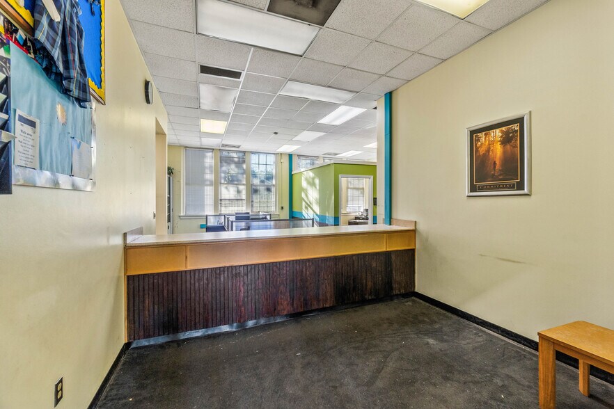 More Photos Of 5710 Wesconnett Blvd, Jacksonville Schools For Sale