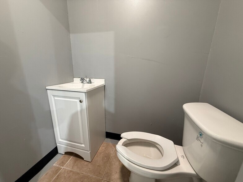 More Photos Of 11300 Space Blvd, Orlando Unknown For Lease