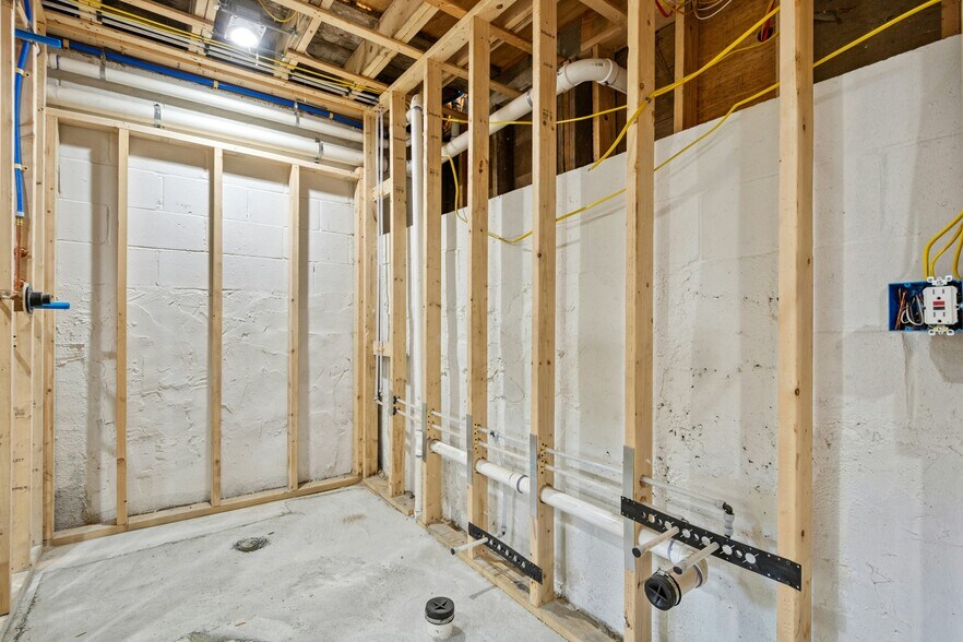 More Photos Of 8 Pine St, Boston Flex For Sale