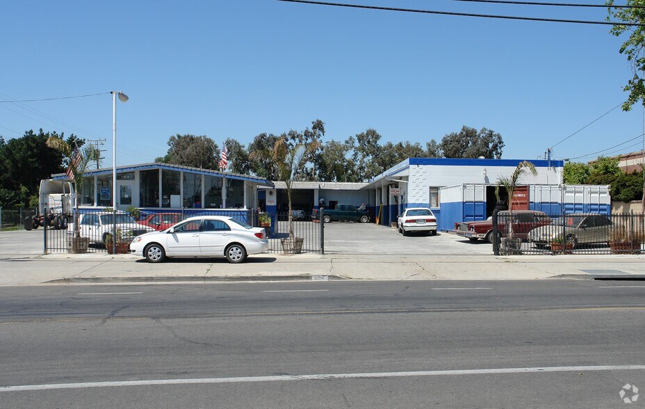 Primary Photo Of 104 N Palm Ave, Santa Paula Auto Repair For Sale