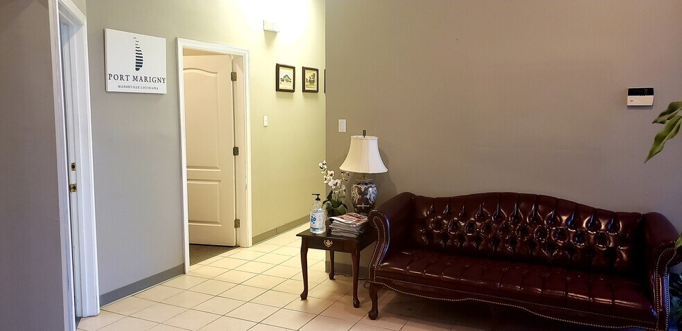More Photos Of 3015 E Causeway Approach, Mandeville General Retail For Sale