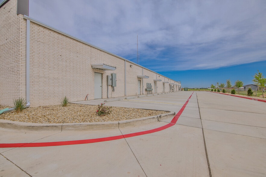 More Photos Of 10617 University Ave, Lubbock Storefront Retail Office For Lease