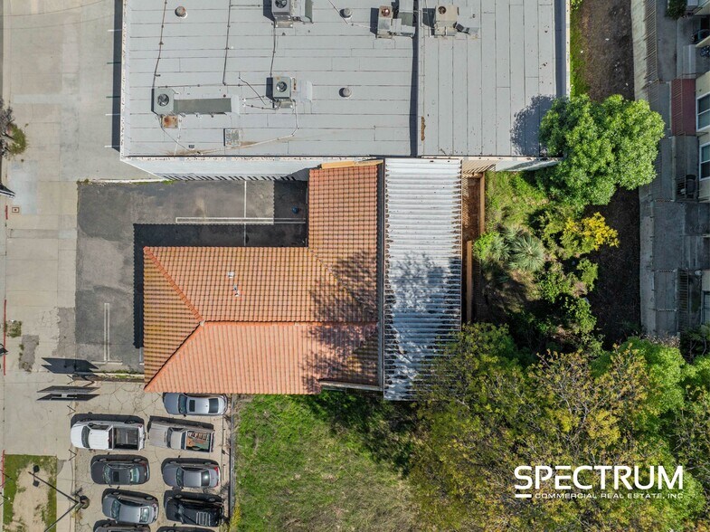 More Photos Of 23018 Ventura Blvd, Woodland Hills Medical For Sale