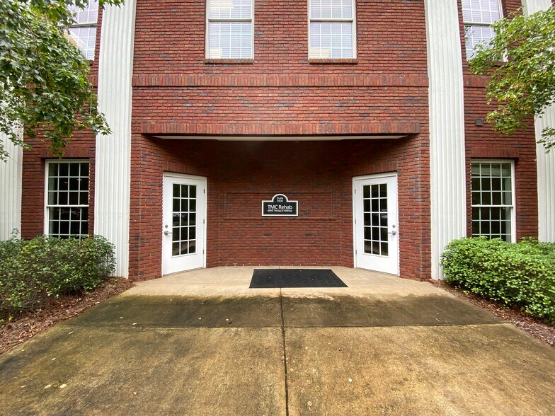 Primary Photo Of 1500 Oglethorpe Ave, Athens Medical For Sale