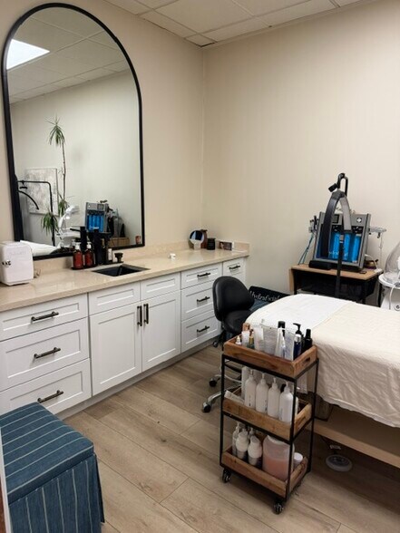 More Photos Of 1518-1520 W Magnolia Blvd, Burbank Coworking Space