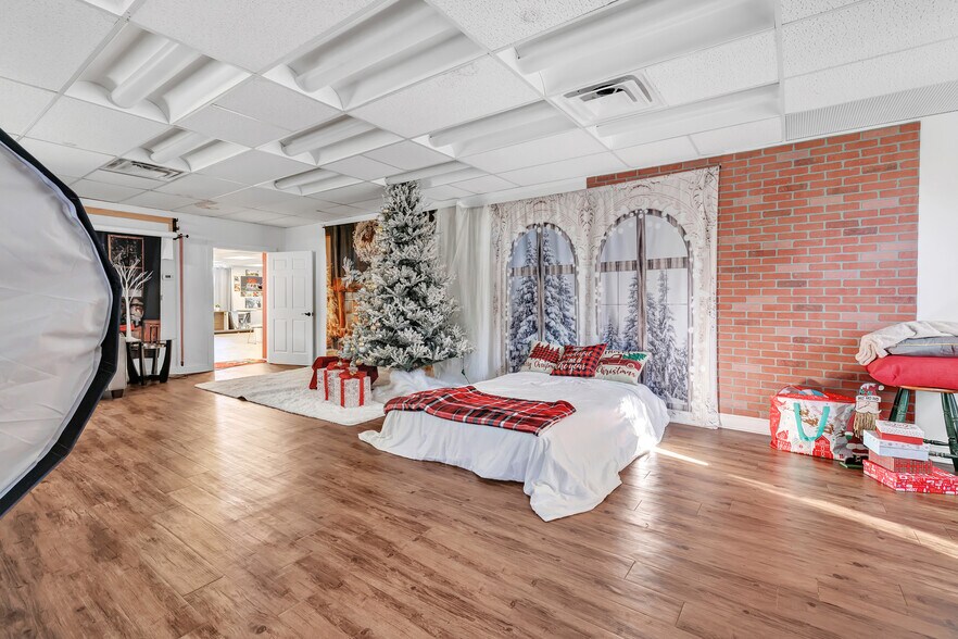 More Photos Of 450 Monroe Tpke, Monroe Unknown For Lease