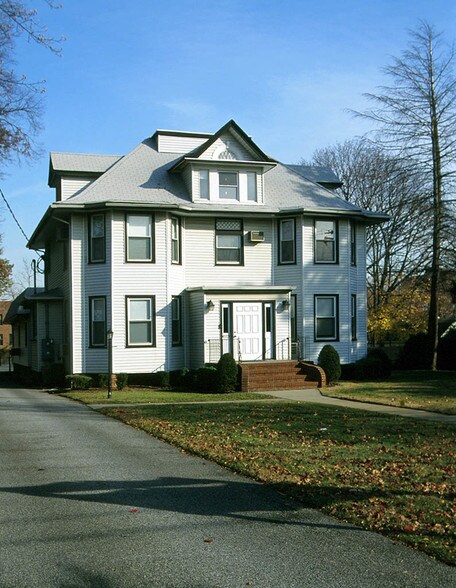More Photos Of 64 Hilton Ave, Hempstead Office For Sale
