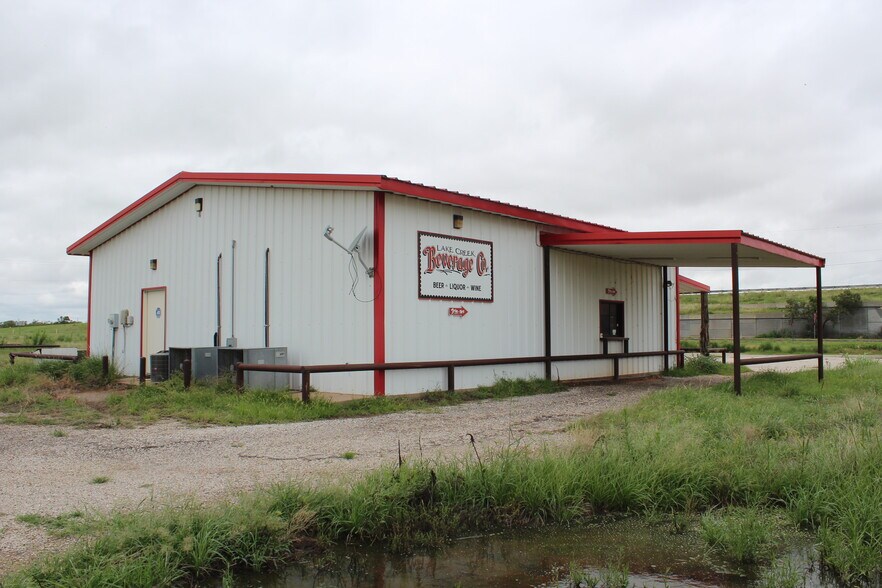 More Photos Of 503 S 5th St, Goree General Retail For Sale