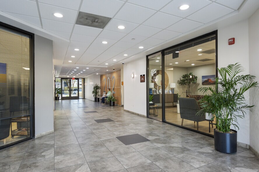 More Photos Of 202 E Earll Dr, Phoenix Medical For Sale