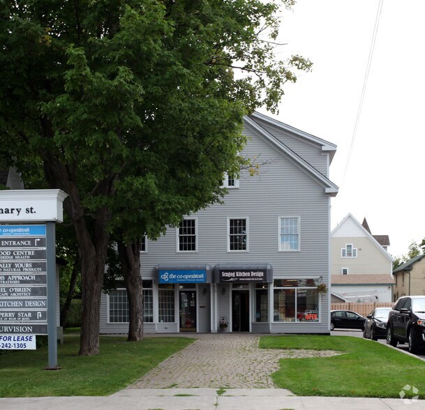 More Photos Of 180 Mary St, Scugog Freestanding For Lease