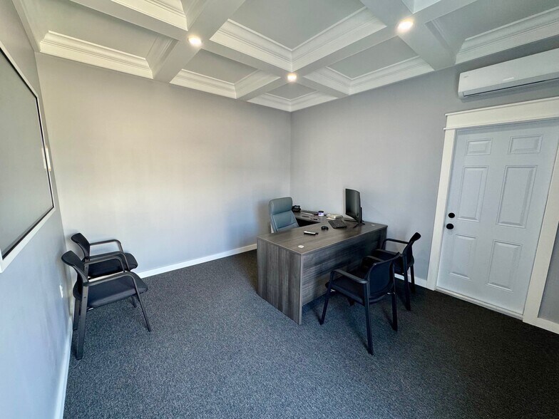 More Photos Of 249-268 Seaboard Ave, Venice Warehouse For Sale