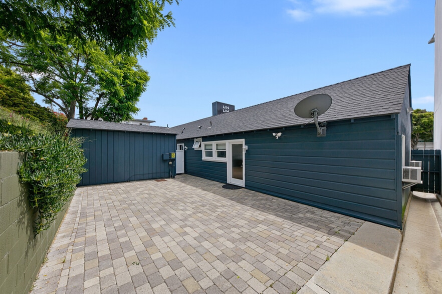 More Photos Of 22467 Pacific Coast Hwy, Malibu Freestanding For Sale