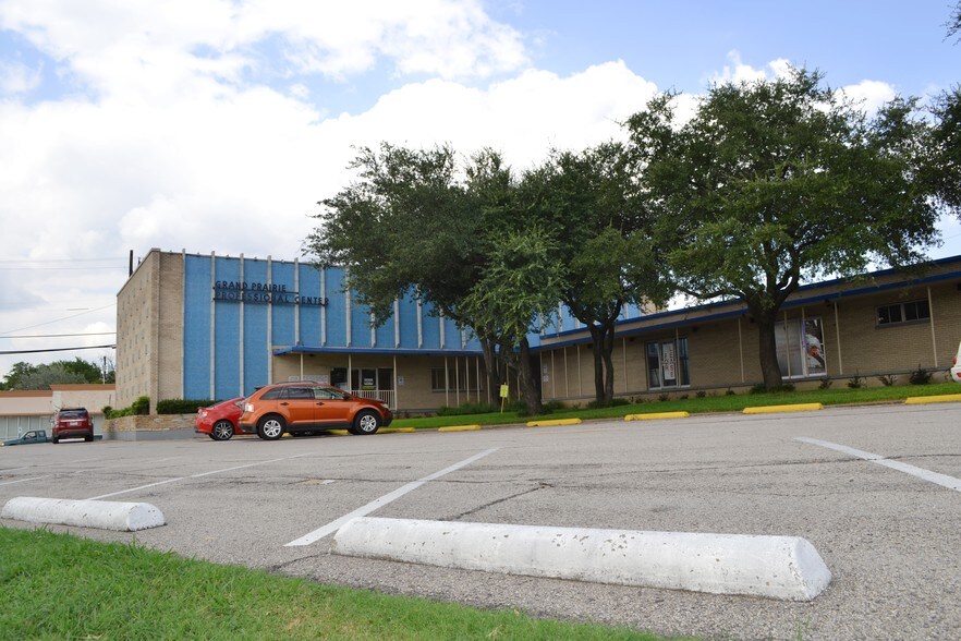 More Photos Of 200 N Carrier Pky, Grand Prairie Loft Creative Space For Sale