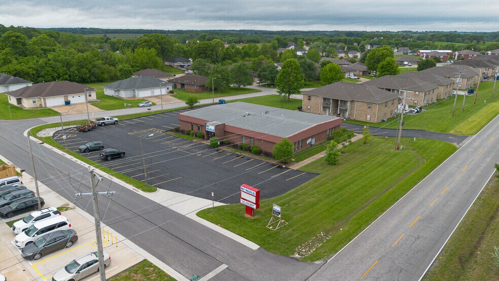More Photos Of 500 W Daniels St, Ozark Office For Sale
