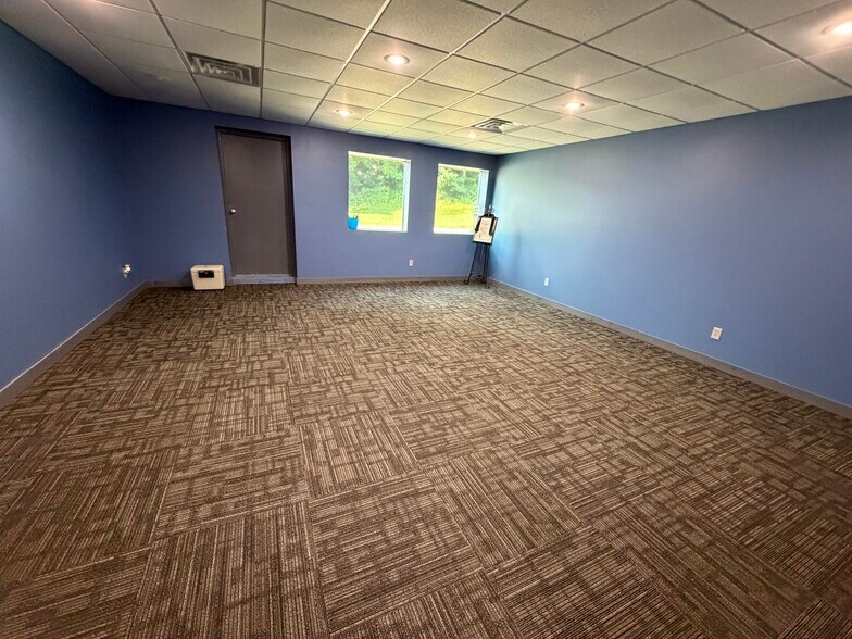 More Photos Of 516 Adams St, Mason Flex For Sale