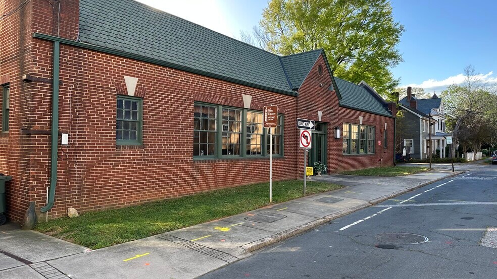 More Photos Of 111 W Bank St, Salisbury Warehouse For Lease