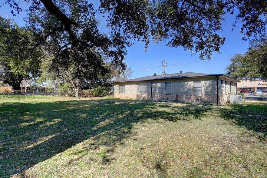 More Photos Of 7298 Glenview Dr, North Richland Hills Freestanding For Sale
