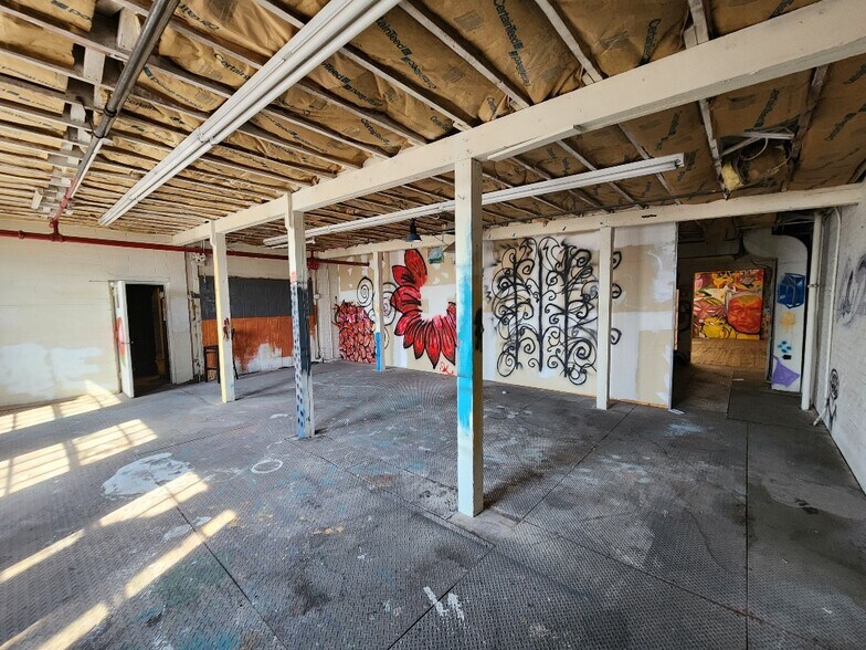 More Photos Of 2431 E Van Buren St, Phoenix Manufacturing For Lease