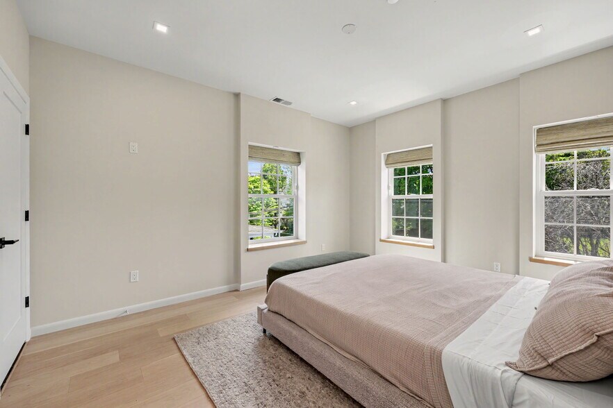 More Photos Of 63 Church St, Greenwich Apartments For Sale