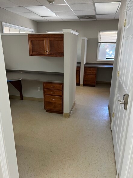 More Photos Of 651 W Broad St, Athens Office For Lease