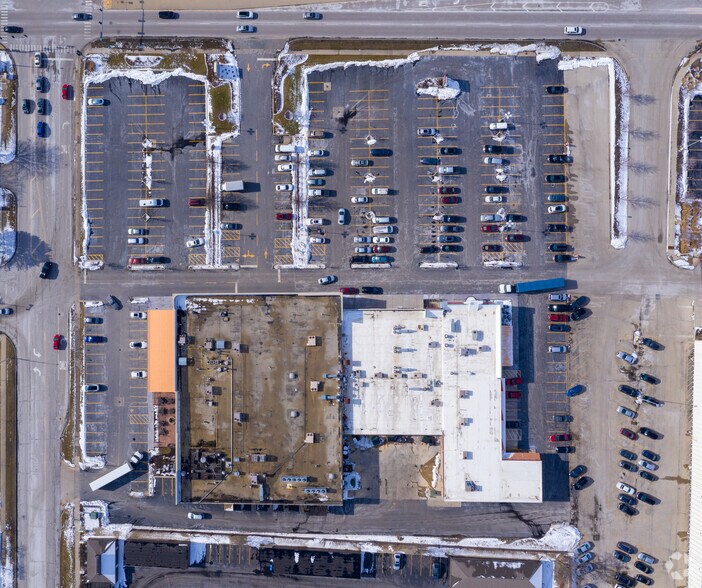 More Photos Of 546-584 S Randall Rd, Saint Charles Unknown For Lease