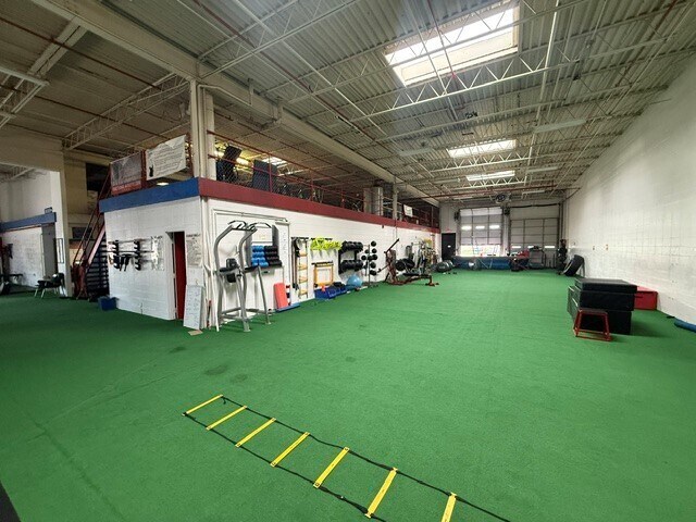More Photos Of 51 E Plainfield Rd, Countryside Warehouse For Lease