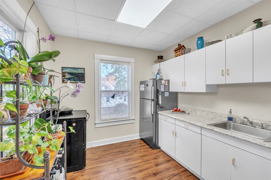 More Photos Of 1 Princeton St, Jefferson Restaurant For Sale