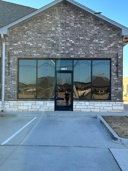 More Photos Of 2404 NW 178th St, Edmond General Retail For Lease