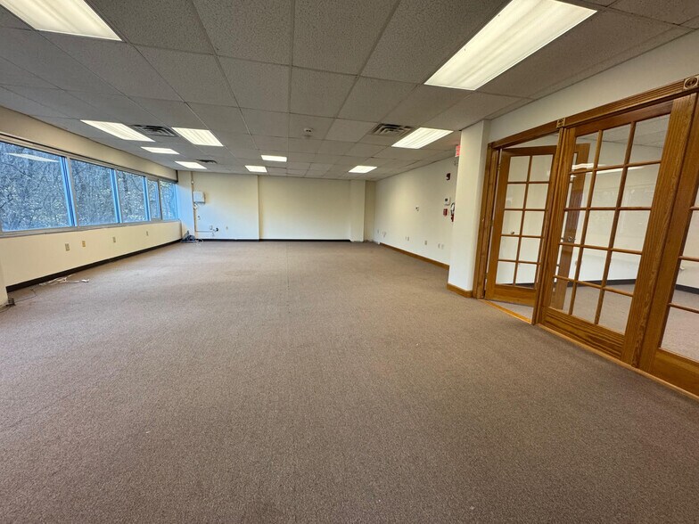 More Photos Of 1 Corwin Ct, Newburgh Medical For Lease