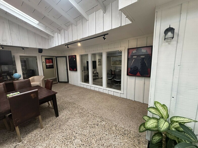 More Photos Of 1608 N Big Spring St, Midland Office For Sale