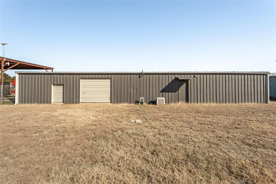 More Photos Of 1497 W Highway 67, Glen Rose Flex For Lease