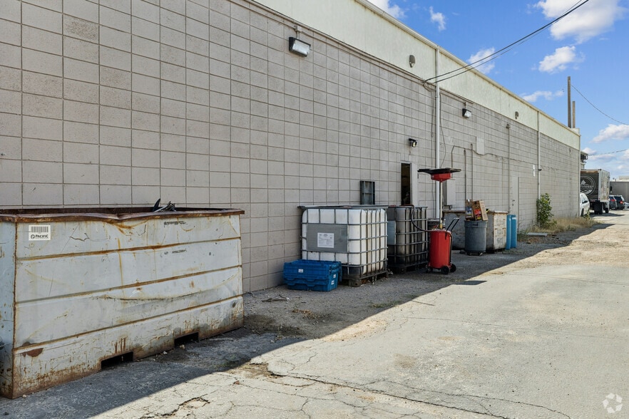 More Photos Of 221 11th Ave N, Nampa Auto Repair For Sale