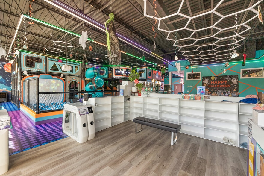 More Photos Of 639 Veterans Rd W, Staten Island Freestanding For Sale