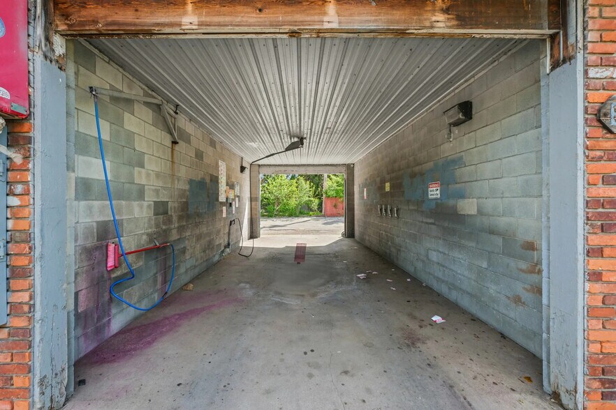 More Photos Of 3562 Lagrange St, Toledo Carwash For Sale